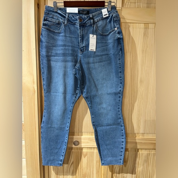 JUDY BLUE Relaxed Fit High Waist Raw Hem Jeans Medium Wash Size 16W NWT